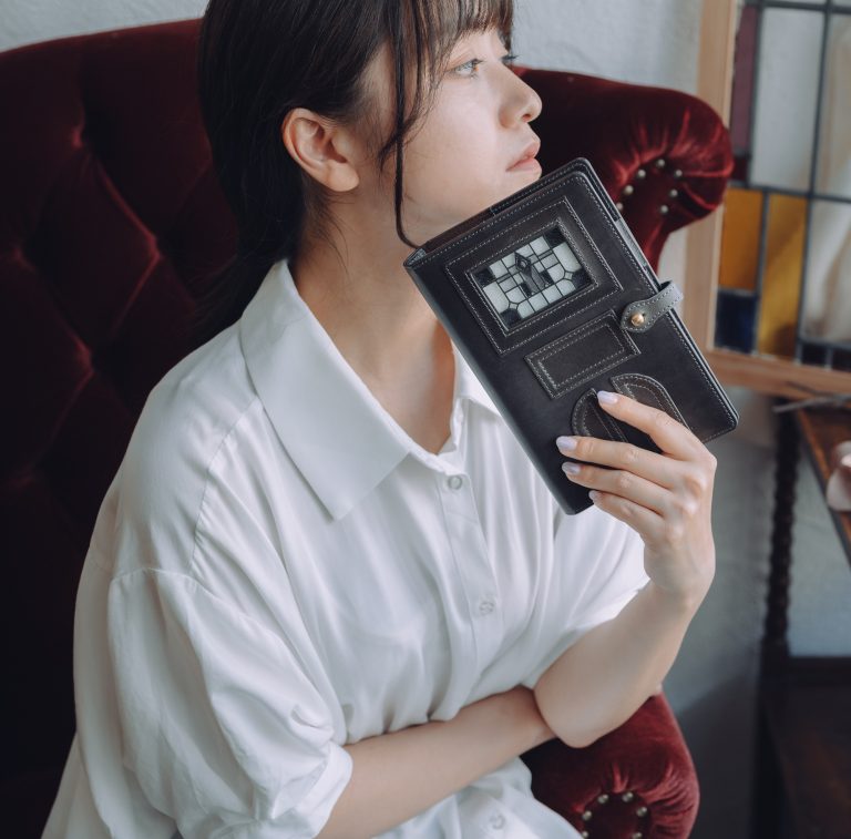 リアルガラスと本革の融合『ｇｌａｒｔ』／手帳カバー（バイブルサイズ）