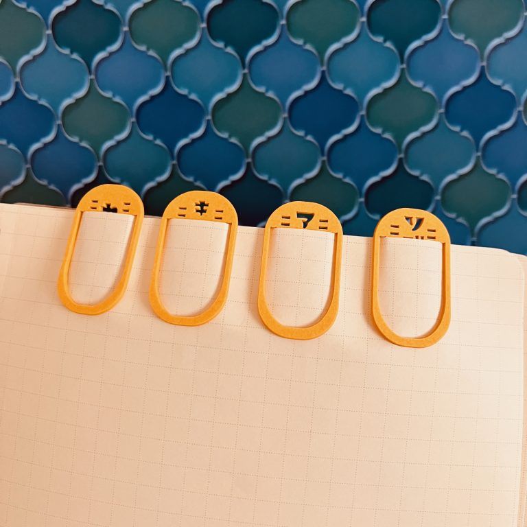 【そでの下同好会】山吹色のお菓子紙クリップ